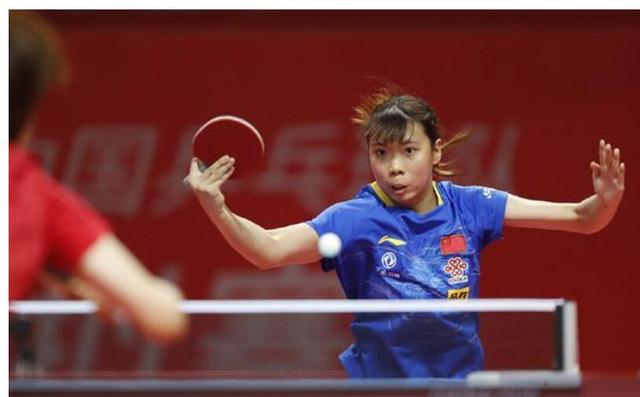 球场上展开 球场上展开