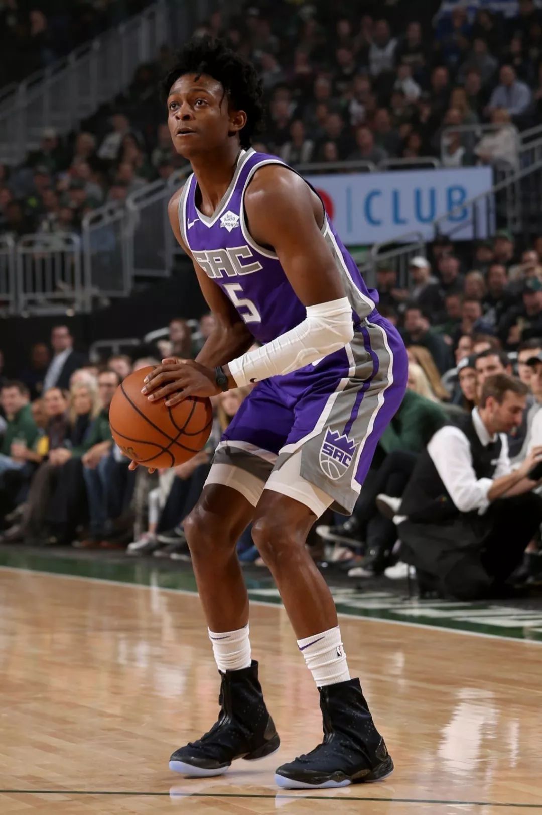 皇马中场在 皇马中场在